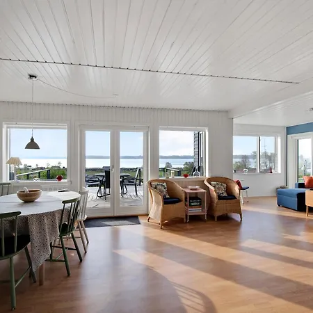 Newly Restored With Panoramic Sea Views 아벤라
